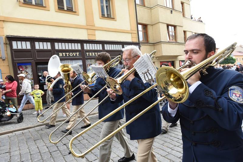 Marie Rottrová podtrhla noční atmosféru Karlova náměstí