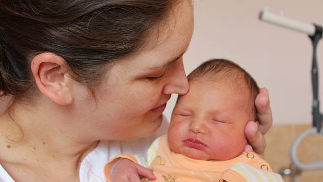 Eliška Strnadová, která se narodila 26. června 2017, je prvorozenou dcerou Elišky a Radka z Úval. Po porodu vážila 3840 gramů a měřila 51 centimetr. 
