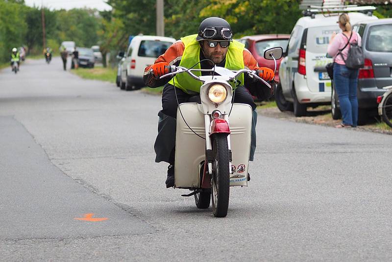 Ze závodu malých motocyklů Kozojedský fichtl 2021.