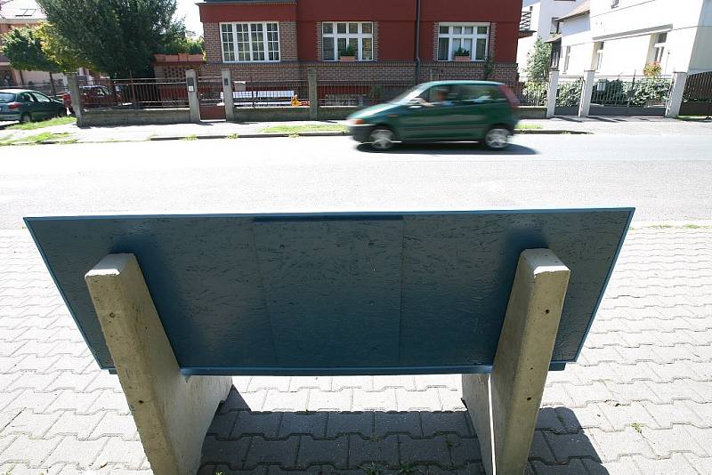 Nově nainstalované lavičky v Kolíně