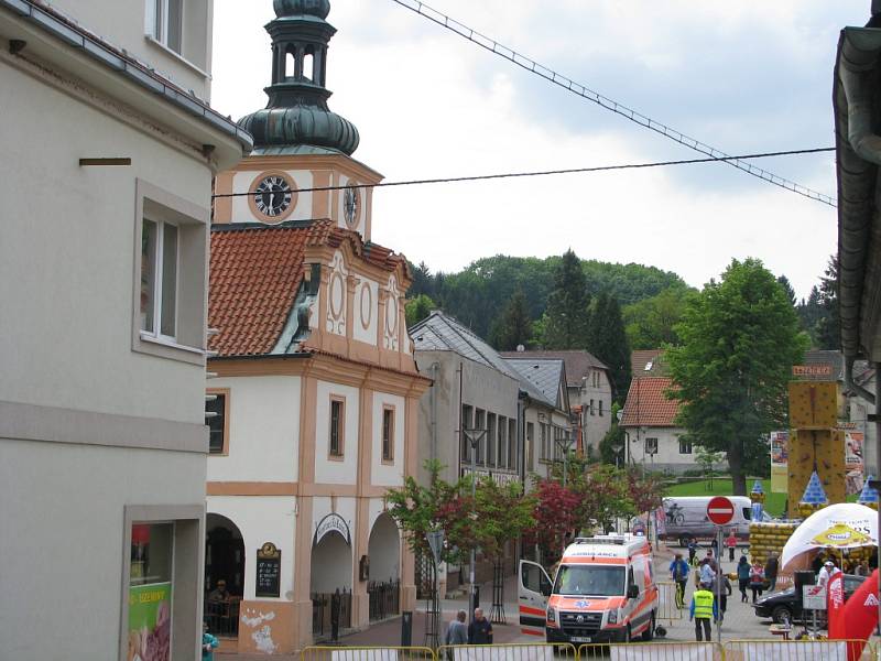 Charitativní běžecký závod Od nevidím do nevidím ve Stříbrné Skalici