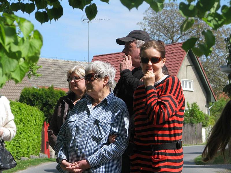 Bohoslužebné setkání při příležitosti vysvěcení opravené kapličky sv. Václava, Vyžlovka 8. května 2011