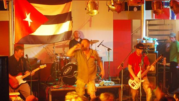 Kapela Krucipüsk si tentokrát pro svou koncertní zastávku vybrala multižánrový klub Effect. Kostelec n. Č. l. 13.3. 2009