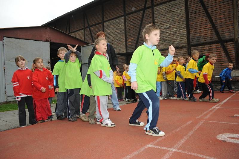 Mateřské školy soutěžily na atletickém stadionu.