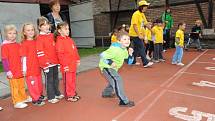 Mateřské školy soutěžily na atletickém stadionu.