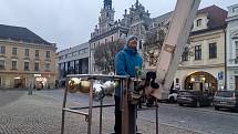 Z příprav na zahájení adventu na Karlově náměstí v Kolíně.