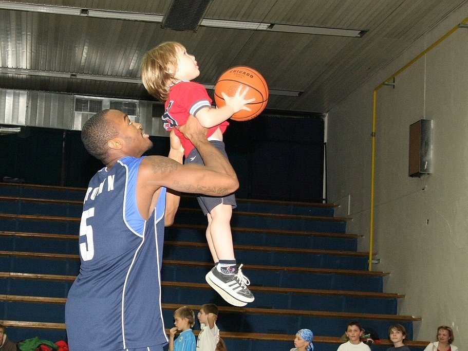 Kolínský deník | Kolínští basketbalisté a děti | fotogalerie
