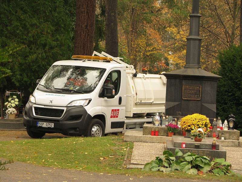 Dušičkový čas na centrálním hřbitově v Kolíně.