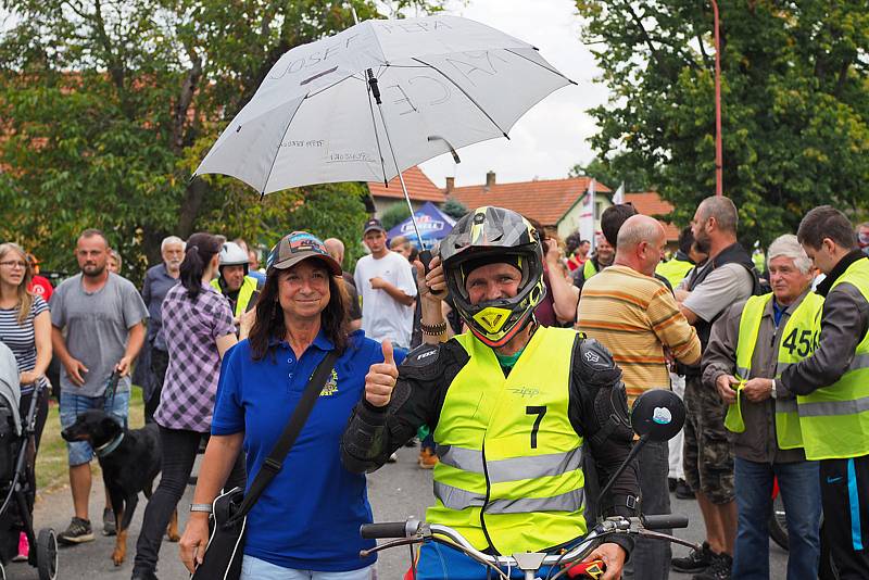 Ze závodu malých motocyklů Kozojedský fichtl 2021.