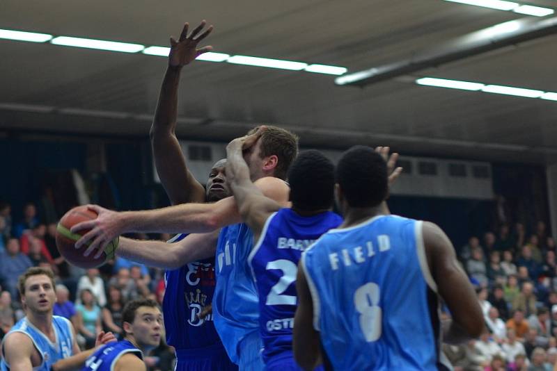 Z utkání BC Unikol Kolín - Ostrava (87:81).