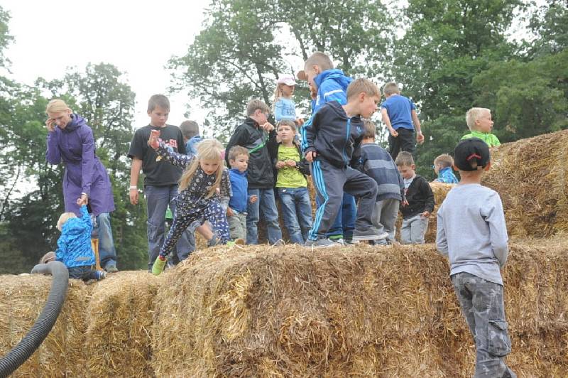 Festival Kefír se přesunul k zámku Kačina