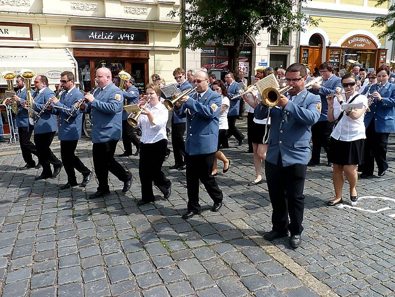 Hlavní slavnostní průvod Kmochova Kolína 2012