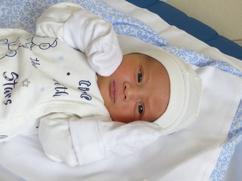 Matěj Denčev se narodil 31. října 2021 v kolínské porodnici, vážil 3550 g a měřil 52 cm. V Kostelci nad Černými Lesy se z něj těší maminka Mai a tatínek Martin.