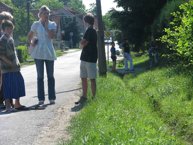 V Tismicích srazil údajně stříbrný jeep osmiletého chlapce a z místa ujel.