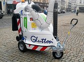 Nový stroj, který chce AVE Kolín zakoupit pro čištění zejména  v centru města, se testoval na Karlově náměstí.
