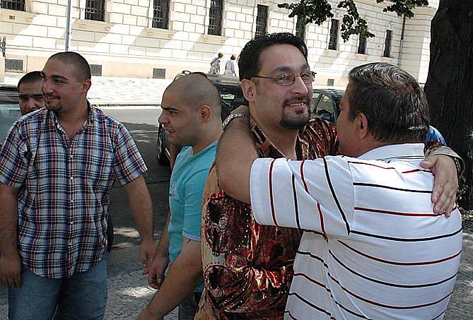 Čtveřici Romů obžalovaných z dealerství drog pustil krajský soud na svobodu