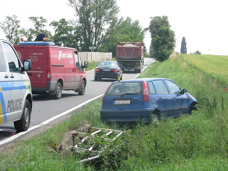 Autonehoda na výjezdu z Kolína na Polepy, 30.6.2009