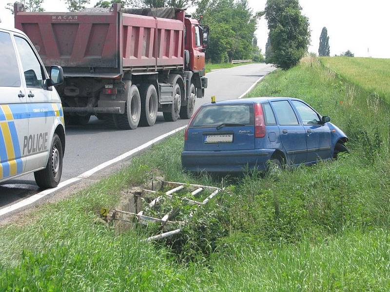 Autonehoda na výjezdu z Kolína na Polepy, 30.6.2009