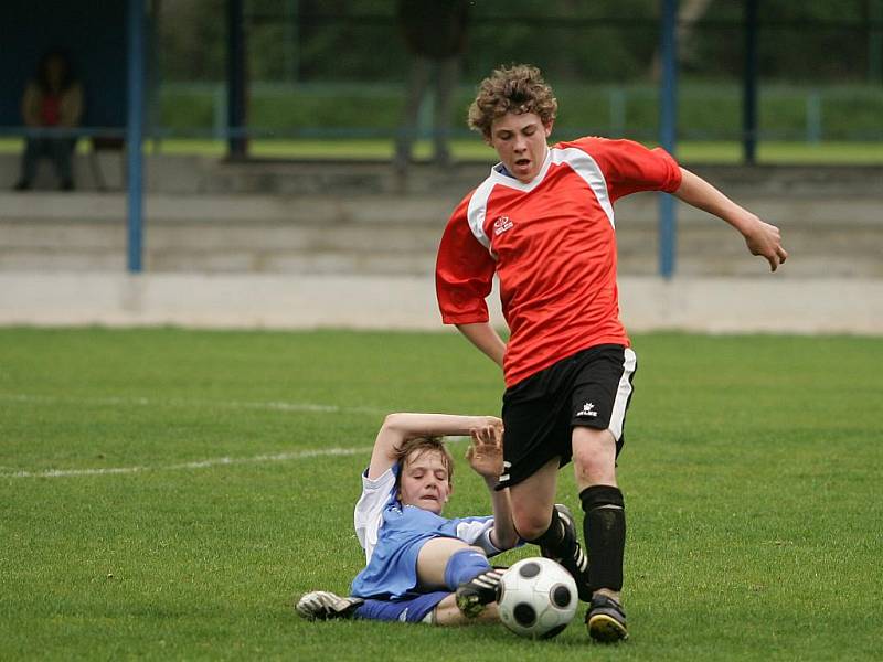 Z utkání starších žáků FK Kolín - Nymburk (2:4).