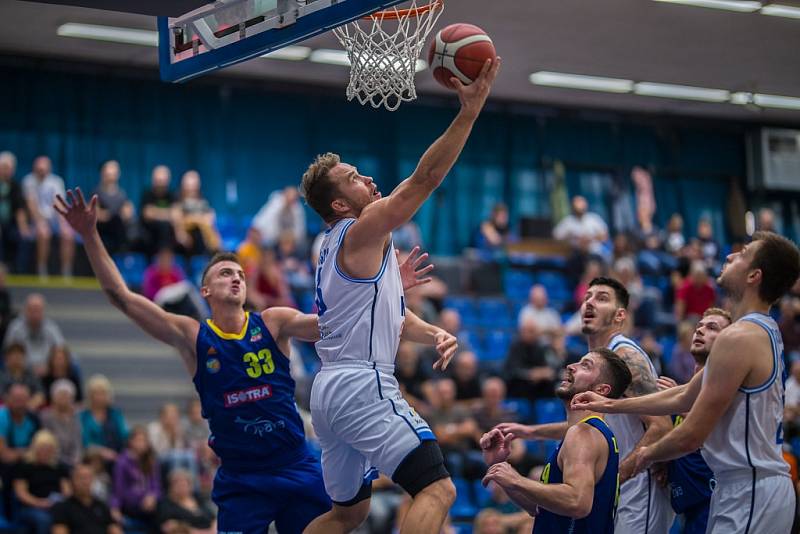 Z basketbalového utkání NBL Kolín - Opava (75.80)