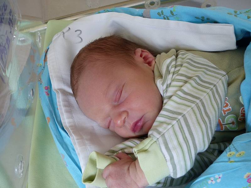 Luboš Marek se narodil 26. května 2022 v kolínské porodnici, vážil 3355 g a měřil 52 cm. Do Žehušic odjel s maminkou Monikou a tatínkem Lubošem.