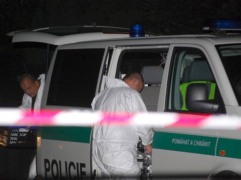 Policisté našli v Mukařově tři mrtvá těla