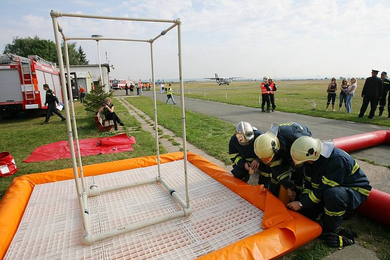 Kolínské letiště okupovali teroristé s antraxem, naštěstí šlo jen o cvičení