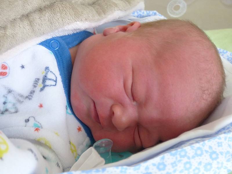 Patrik Oliva se narodil 24. listopadu 2021 v kolínské porodnici, vážil 4450 g a měřil 55 cm. V Třeboníně ho přivítala sestřička Natálie (3) a rodiče Edita a Jan.