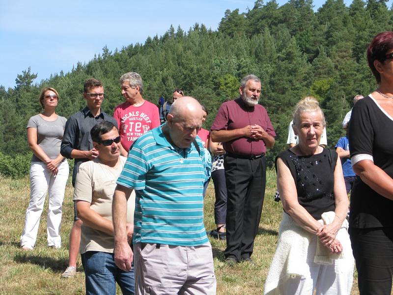 Žehnání novému zvonu a jeho osazování do kostela sv. Jakuba ve Stříbrné Skalici - Rovné