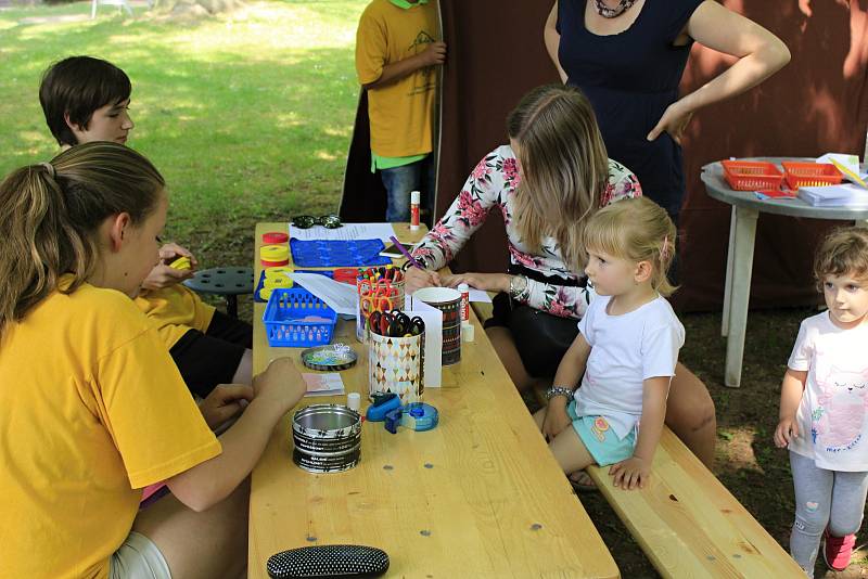 V sobotu se u pivovarského rybníka v Českém Brodě konal festival neziskových organizací.