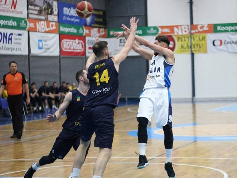 Z utkání BC Geosan Kolín - Opava (80:85).