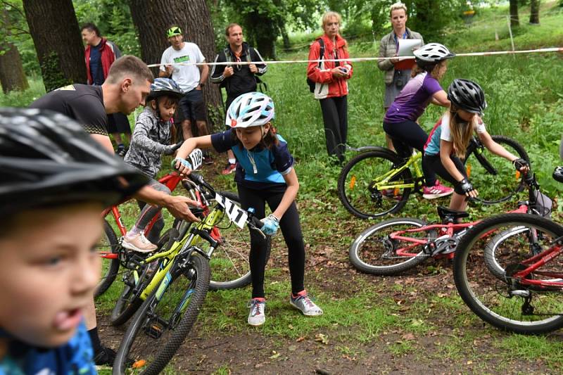 Poslední sportovní den v Kolíně ukončila cyklistika, basketbal i házená.