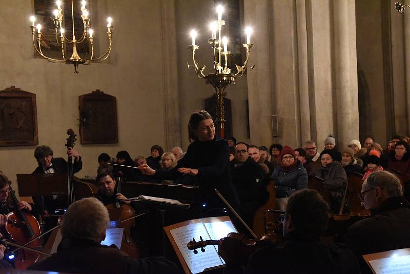 Česká mše vánoční Jakuba Jana Ryby v podání Kolínské filharmonie v chrámu svatého Bartoloměje v Kolíně.