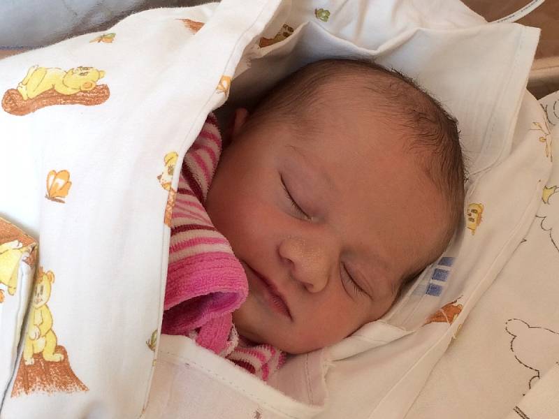 Emilia Lily Timmins se narodila 6. září 2015. Vážila 3280 gramů a měřila 51 centimetrů. Veronika a Paul si svoji dceru odvezli domů do Kutné Hory.