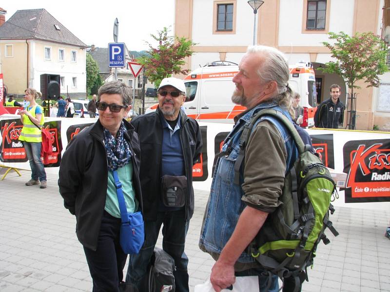 Charitativní běžecký závod Od nevidím do nevidím ve Stříbrné Skalici