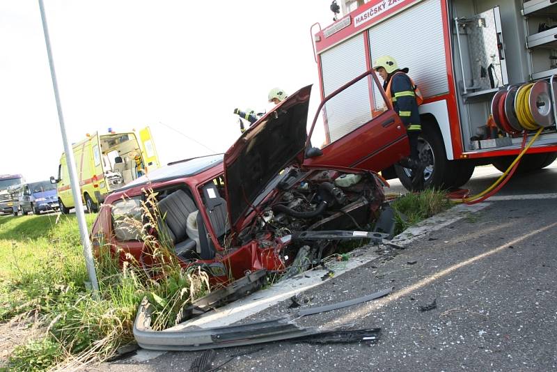 Dopravní nehoda mezi obcemi Veltruby a Hradišťko I