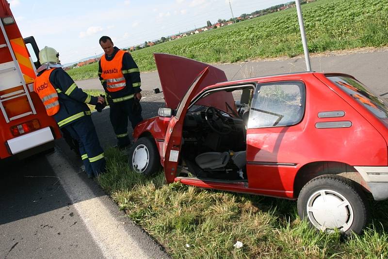 Dopravní nehoda mezi obcemi Veltruby a Hradišťko I