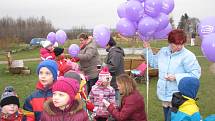 Vypouštění balónů v přáními Ježíškovi ze zahradního hřiště v Cerhenicích