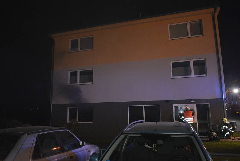 Fotogalerie: Požár v prodejně elektrokol v Nehvizdech - Kolínský deník