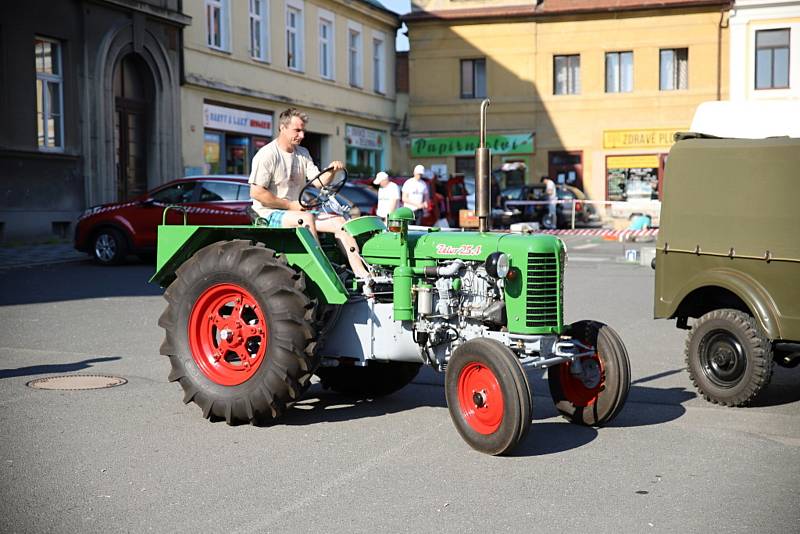 V Kostelci se setkali milovníci aut.