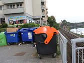 Kontejnery na tříděný odpad v těsné blízkosti Masarykova mostu opravdu nevypadají příliš pěkně. Díky podzemním kontejnerům zmizí