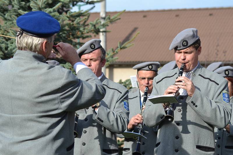 Vznik československého státu si ve Velimi připomněli odhalením desky