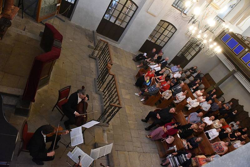 Kruh přátel hudby: z koncertu Bennewitzova kvarteta v kolínské synagoze.