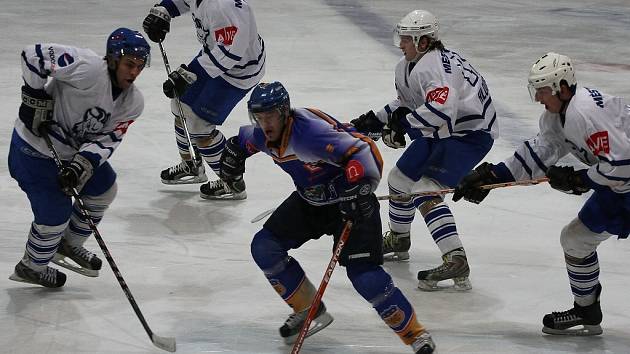 Z utkání druhé hokejové ligy Kolín - Klášterec nad Ohří (5:1).