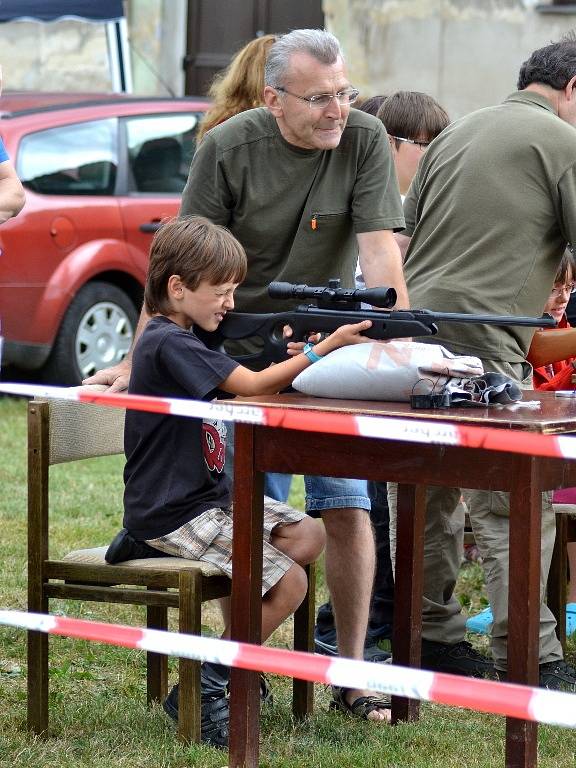 V mysliveckém stylu se děti rozloučily s prázdninama