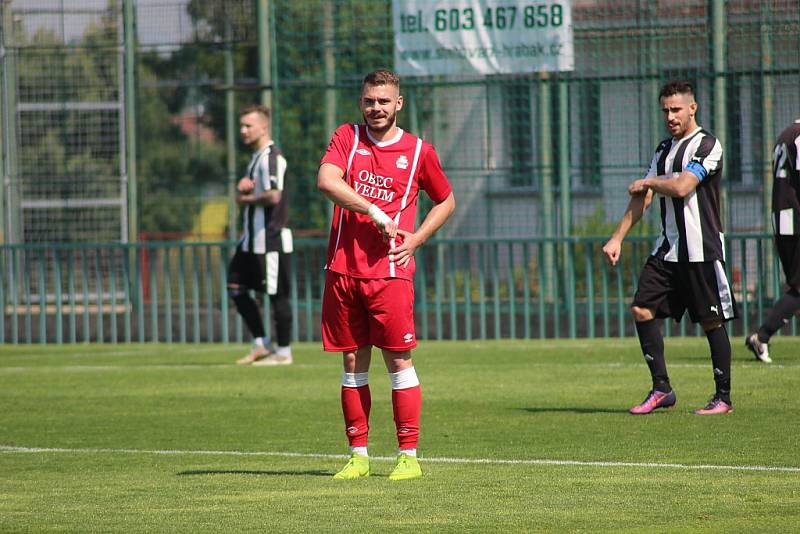 Z fotbalového utkání krajského přeboru Velim - Hřebeč (3:0)