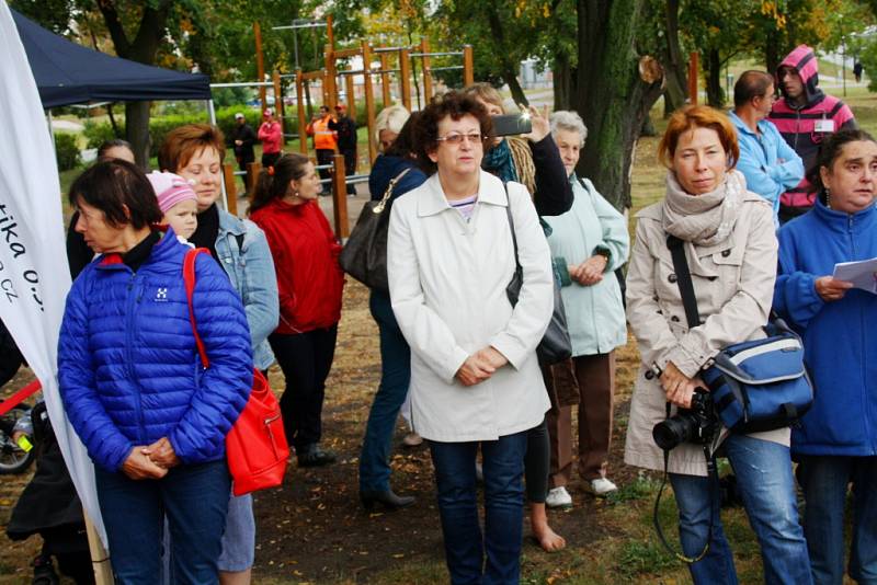 Otevírání bosé stezky na Zálabí