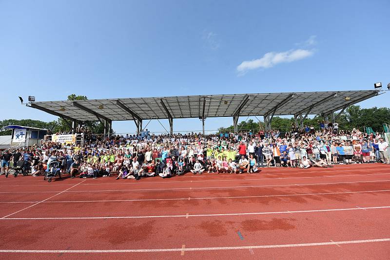 Hry pro radost na atletickém stadionu Mirka Tučka v Kolíně.