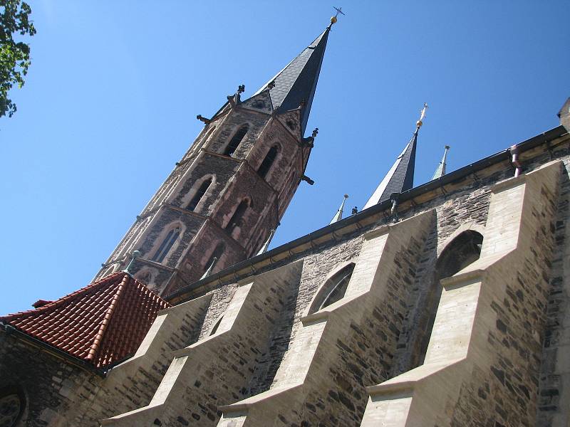 Slunečný den na parkánech u sv. Bartoloměje