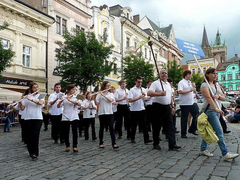 Hlavní slavnostní průvod Kmochova Kolína 2012